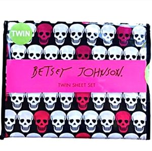 NWT BETSEY JOHNSON Twin Skull Print Sheet Set/3pv